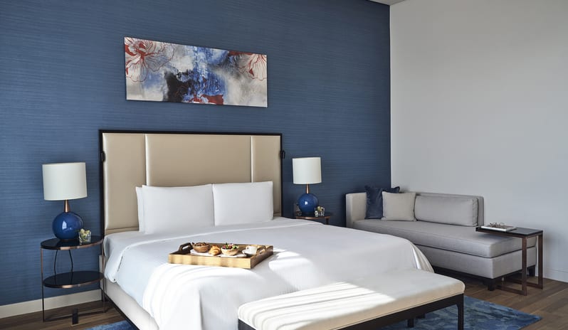 middle-east-holidays-dubai-rixos-the-palm-dubai-hotel-and-suites-hotel-three-bedroom-family-suite-bedroom
